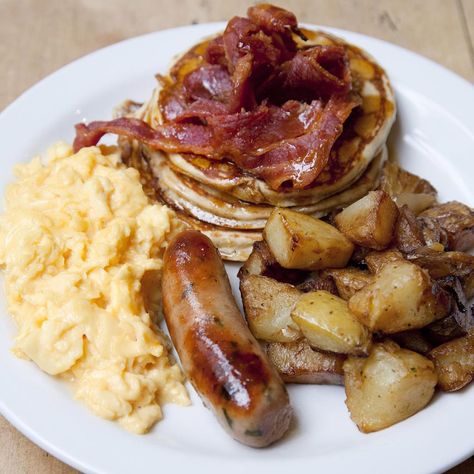 The Breakfast Club has shared its super-easy guide to making perfect American pancakes in celebration of Pancake Day 2016. America Breakfast, American Diner Food, Breakfast American, American Foods, American Pancakes, American Breakfast, Diner Recipes, American Diner, Pancake Day