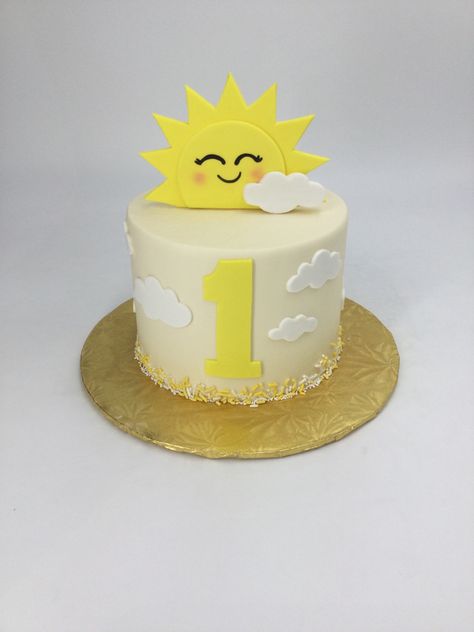 Sun Theme Cupcakes, Sun 1st Birthday Cake, Fun In The Sun Cake, One In The Sun Cake, Sun Themed Birthday Cake, Sunshine Cake Birthday, Sunshine Cake Ideas, Sun Cake Birthday, Sun Baby Shower Cake