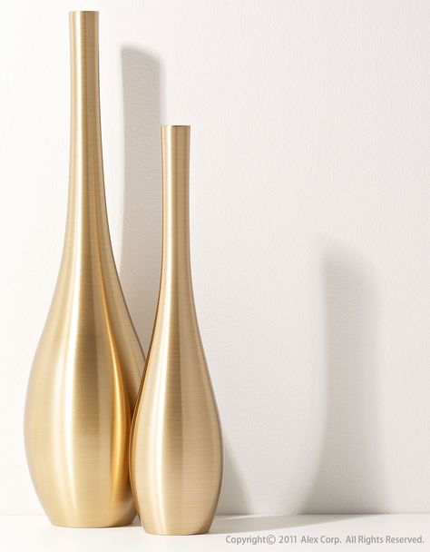 NOUSAKU Brass Flower Vase - Sorori(Gold) Luxury Vases Decor, Large Gold Vase, Gold Vase Decor, Luxury Vases, Tall Gold Vases, Modern Vases Decor, Gold Flower Vase, Brass Flower Vase, Metallic Vase