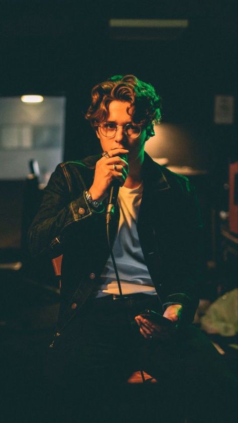 Bradley Simpson Wallpaper, The Vamps Aesthetic, Guy Aesthetic Outfits, The Vamps Concert, Brad The Vamps, One Direction Photoshoot, Indie Men, Bradley The Vamps, Will Simpson