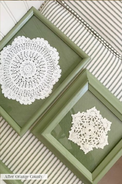 Friendship Gifts Diy, Framed Doilies, Doily Art, Grandmillennial Style, Crochet Wall Art, Doilies Crafts, Lace Crafts, Crochet Wall Hangings, Old Frames