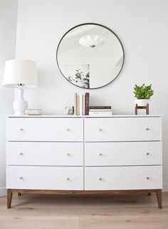 How to turn a simple Ikea dresser into a mid-century beauty! A simple Ikea hack! Mammut Table, Ikea Mammut, Dresser Ikea, Hemnes Ikea, Ikea Dresser Hack, West Elm Inspired, Ikea Tarva Dresser, Ikea 2015, Kura Bed