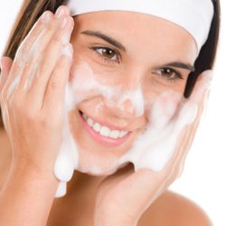 How to treat teen acne Acne Overnight, Best Face Wash, Acne Face Wash, Pink Eye, Face Acne, Makeup Tricks, How To Get Rid Of Acne, Acne Skin, Skin Care Acne