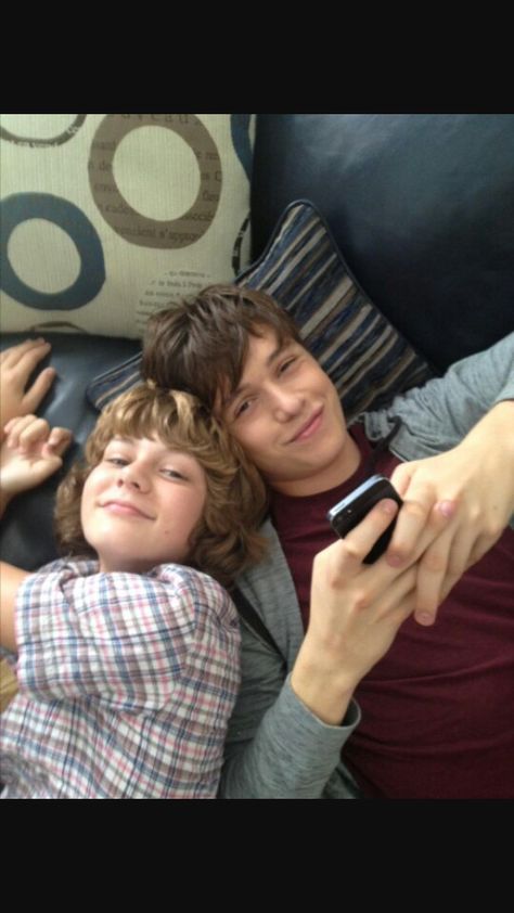 Nick Robinson and Ty Simpkins Jurassic World Cast, Zach Mitchell, Ben Parish, Ty Simpkins, Jurrasic World, The 5th Wave, Jurrasic Park, Love Simon, Jurassic Park World