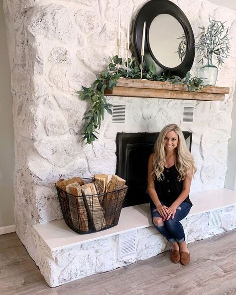 Painted Rock Fireplaces, Whitewash Stone Fireplace, Stone Fireplace Decor, Painted Stone Fireplace, White Stone Fireplaces, Stone Fireplace Makeover, Rock Fireplace, Fireplace Redo, Wooden Mantel