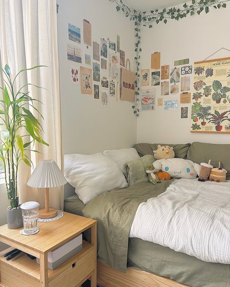 I think I need more plushies on my bed 🤔🌱 how many plushies do you have on your bed? 🛏️🧸🍃 happy sunday friends 🫶🌿✨ I’m glad I spent the whole yesterday recharging and catching up on things I need to do! I find that deep cleaning my house recharges me over just laying in bed and doomscrolling🧹🍃 today, I’m going to make some content, do more chores, and go to pilates! 💚 how are you spending your day today?🍀 🏷️🌿 #cozyroom #roominspo #roomdecor #aestheticroom #bedroom #bedroominspo #bedroomdec... Whole Bedroom Design, Bed With Plushies, Small Room Inspo, Forest Room, Things I Need, Clean My House, Happy Sunday Friends, Sunday Friends, Laying In Bed