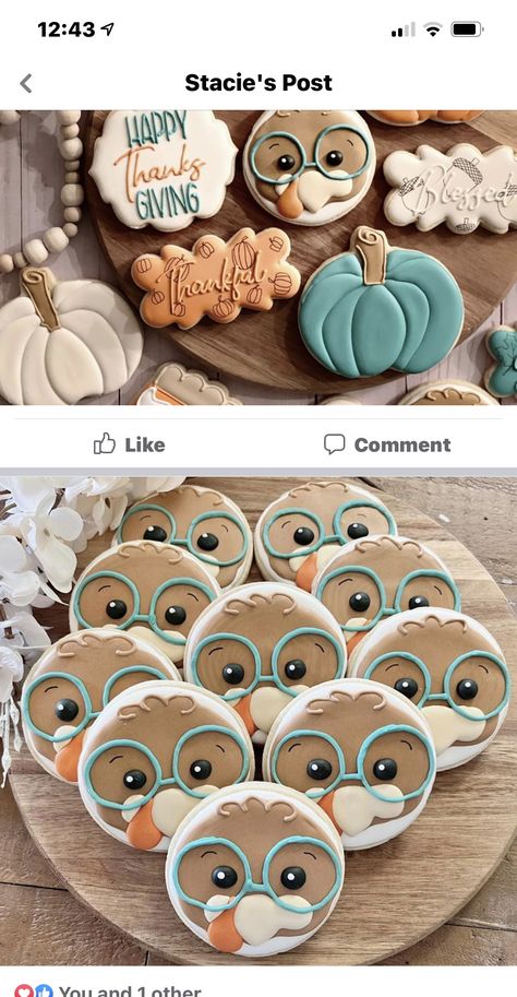 Circle Cookies Decorated Royal Icing, Thanks Giving Royal Icing Cookies, Simple Thanksgiving Cookies Decorated, Round Fall Cookies Decorated, Easy Fall Decorated Cookies, November Cookies Decorated, Thanksgiving Turkey Cookies Decorated, Fall Theme Cookies Decorated, Thanksgiving Iced Sugar Cookies