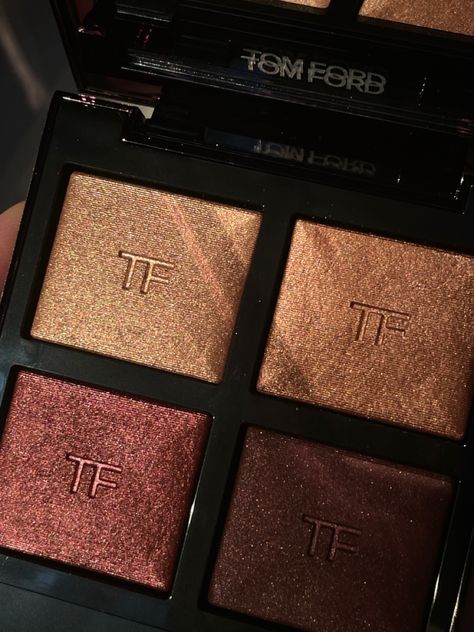 Tom Ford Makeup Aesthetic, Tom Ford Eyeshadow, Hair Jewerly, Luxury Vibes, Sparkly Makeup, Tom Ford Makeup, Tom Ford Beauty, Make Up Inspo, Makeup Needs