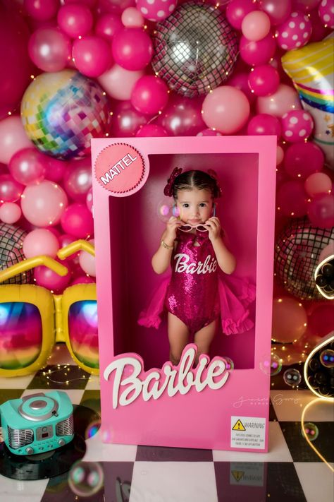 Barbie Birthday Outfit Kids, Girls Barbie Birthday Party, Aaliyah Birthday, Roller Skate Birthday Party, Barbie Pool Party, Barbie Party Decorations, Barbie Theme Party, 5th Birthday Party Ideas, Barbie Birthday Party