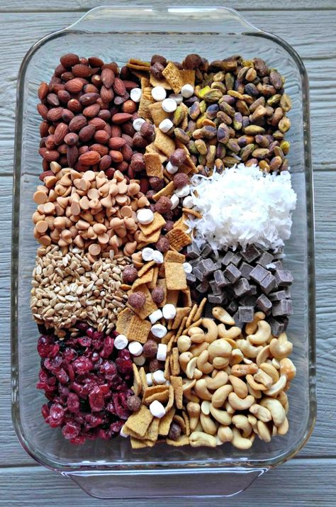 Trail Mix Snack, Trail Food, Healthy Homemade Snacks, Healthy School Snacks, Trail Mix Recipes, Camping Snacks, Hiking Snacks, Hiking Food, Campfire Food