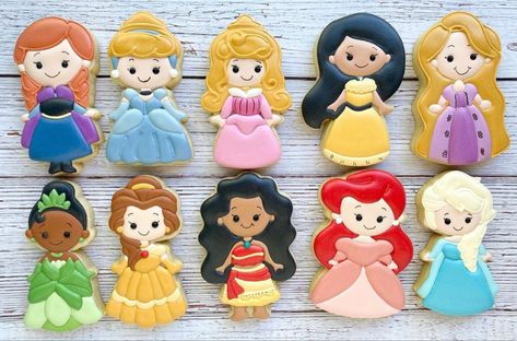 Disney Princess Cookies, Disney Princess Cupcakes, Frosted Cookies, Princess Birthday Party Decorations, Princess Cookies, Disney Princess Birthday Party, Princess Theme Birthday, Princess Theme Birthday Party, Disney Cookies