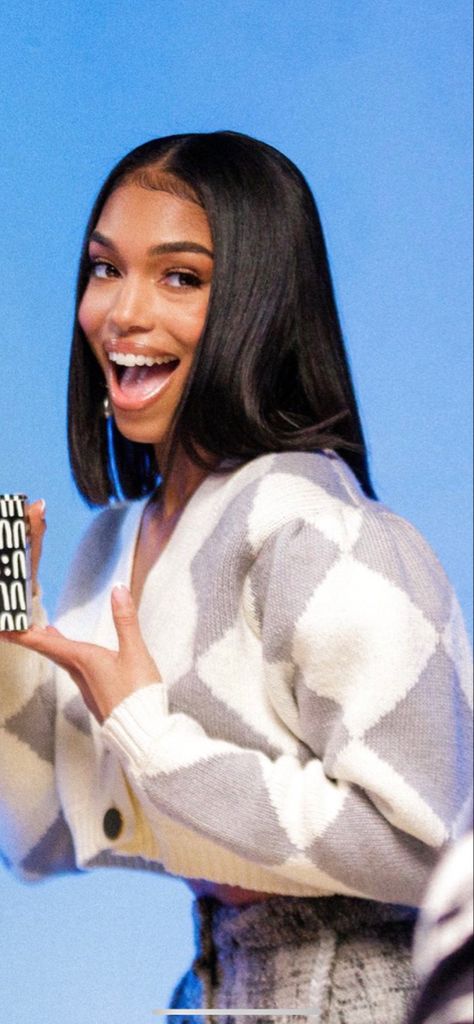 Lori Harvey Pfp, Lori Harvey Side Part, Lori Harvey Smile, Lori Harvey Long Hair, Lori Harvey Curly Hair, Lori Harvey Quotes, Lori Harvey Ponytail, Lori Harvey Photoshoot, Lori Harvey Braids