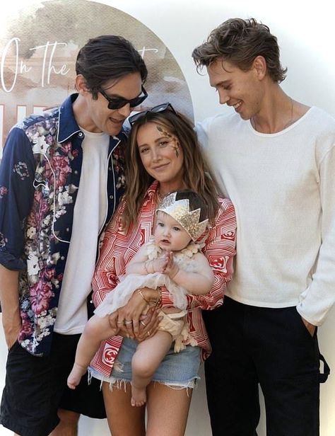 Austin Butler And Ashley Tisdale, Austin Butler With Kids, Roleplay Photos, Elvis 2022, Celebrity Candids, Elvis Presley Pictures, Elvis Movies, Half Brother, Ashley Tisdale