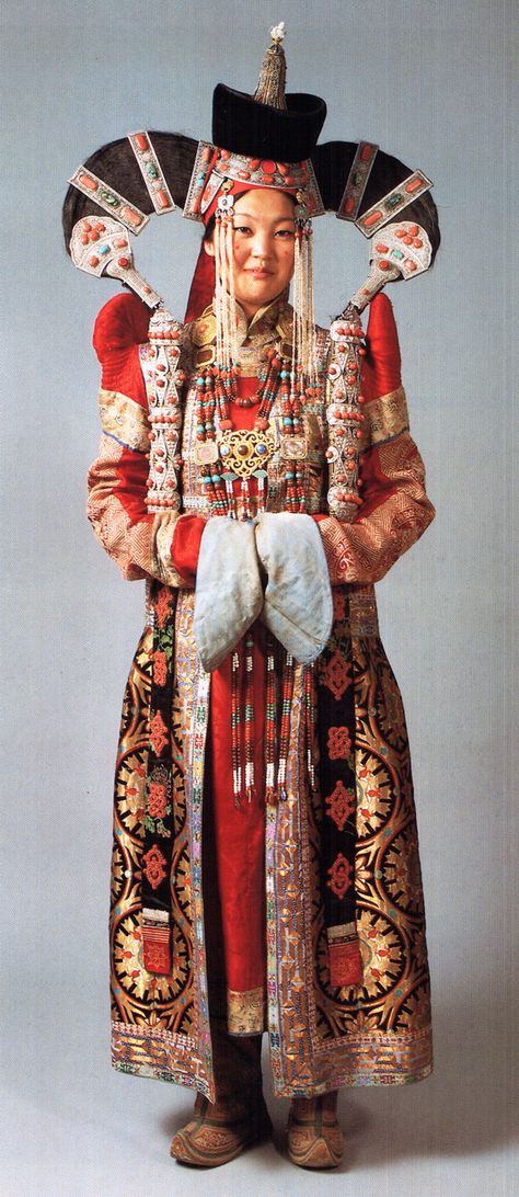 Mongolian Embroidery, Mongolian Fashion, Mongolian Art, Mongolian Clothing, Costumes Around The World, Folk Dress, Anna Karenina, Wedding Costumes, Ethnic Dress