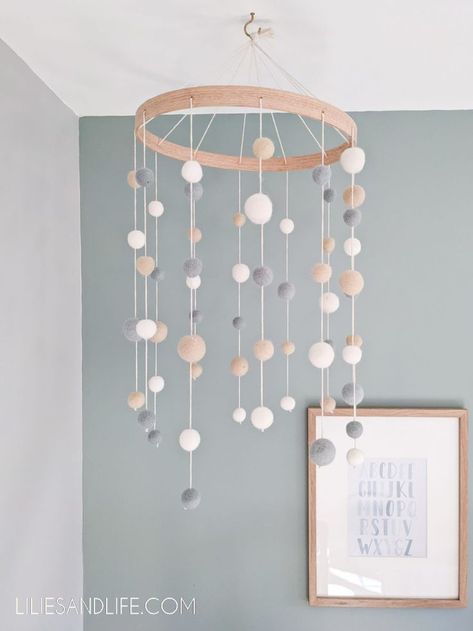 Homemade Mobile, Diy Nursery Mobile, Make A Mobile, Perfect Nursery, Diy Crib, Diy Baby Mobile, Lampe Diy, Mom Lifestyle, Diy Bebe