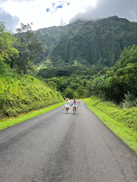 Hawaii Shopping Aesthetic, Hawaii Aesthetic Photos, Hawaii Aesthetic Friends, Hawaii Girls Trip Aesthetic, College In Hawaii Aesthetic, Hawaii Trip Aesthetic, Hawaii Summer Aesthetic, College In Hawaii, Living In Hawaii Aesthetic