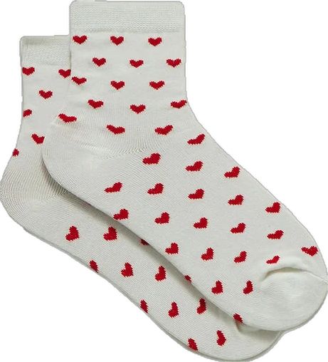 Cute Fall Socks, Hart Socks, Heart Socks Aesthetic, Brandy Melville Heart Socks, Cool Socks Aesthetic, Christmas Wishlist For Teens, Red Heart Socks, Cute Socks Aesthetic, Socks With Hearts