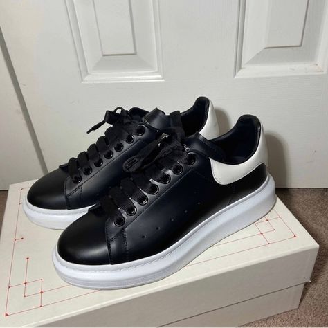 Size 40 (us 7) Alexander McQueen Oversized Sneaker Black White 2019 Men Alexander Mcqueen, Alexander Mcqueen Oversized Sneaker, Black Alexander Mcqueen, Shoe Box, Sneakers Black, Shoe Laces, Alexander Mcqueen, Alexander, Black White