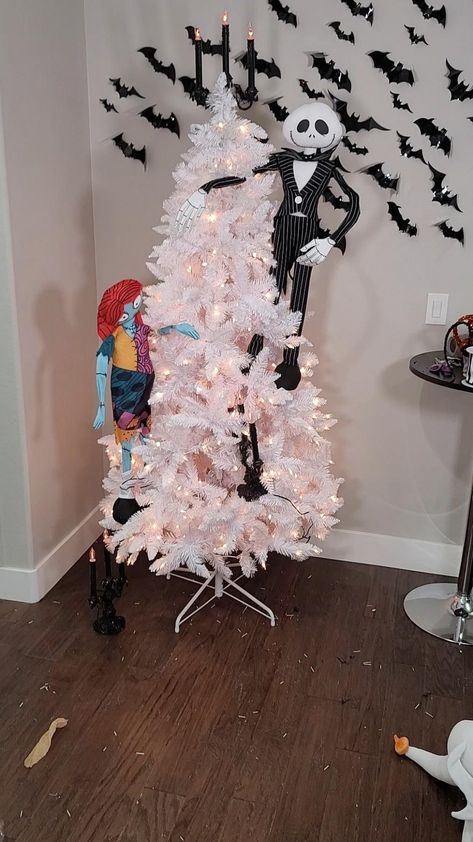 Jack Skellington Tree Halloween, The Nightmare Before Christmas Decor For Christmas, Jack And Sally Christmas Tree Ideas, Nightmare Christmas Tree, Jack Skellington Halloween Tree, Nightmare Before Xmas Tree, Jack And Sally Decorations Diy, Nightmare Before Christmas Arts And Crafts, Big Christmas Ornaments On Tree