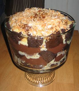 Chocolate Cake Trifle, Trifle Bowl Recipes, Cake Trifle, Trifle Dessert Recipes, Chocolate Trifle, Sandra Lee, Trifle Desserts, Layered Desserts, Semi Homemade