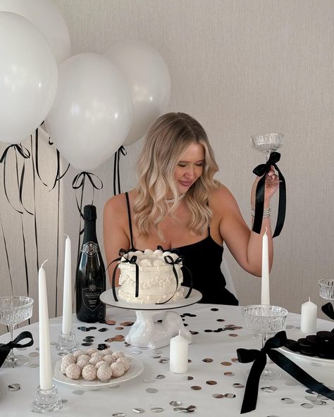 Happy birthday to me🥳 30rh Birthday Party Ideas For Women, Birthday 30th Ideas For Women, 30 Photoshoot 30th Birthday, 30th Bday Ideas For Women, 30th Birthday Photoshoot Ideas For Women, 30th Birthday Women, 50th Birthday Ideas For Women, 30th Birthday Photoshoot, Rip 20s