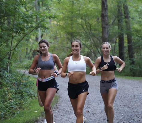 Cross Country Running Training, Running Inspo, Xc Running, Running Lifestyle, Friends School, Running Routine, Cross Country Running, Iron Woman, Running Club