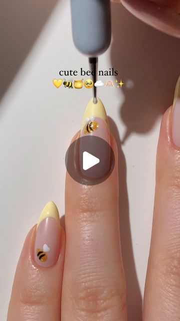 Yellow Bumble Bee Nails, Bee On Nails, Bee Nails Design, Bees Nails, Nail Designs Yellow, Yellow Gel Polish, Yellow Nail Ideas, Bee Nail Art, Bumble Bee Nails