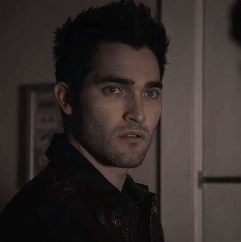 #Icon #TeenWolf Derek Hale Season 1, Derek Hale Icon, Eli Hale, Hale Pack, Stiles Derek, Teen Wolf Derek Hale, Wolf Hybrid, Wolf Character, Teen Wolf Mtv