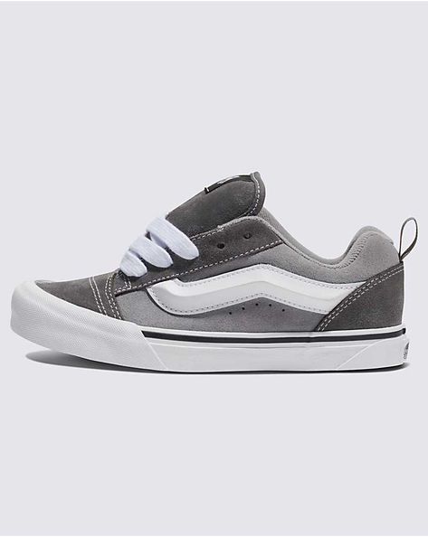 New Skool Vans, Chunky Vans, Nike Winter Jackets, Pretty Sneakers, Face Profile, Back To School Shoes, Pretty Shoes Sneakers, Dramatic Style, Vans Logo