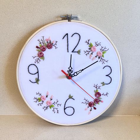 Clock made of embroidery. Embroidery Clock, Ribbon Embroidery Kit, Embroidery Hoop Crafts, Clock Painting, Basic Embroidery Stitches, Ribbon Art, Diy Crafts Room Decor, Embroidery Patterns Free, Simple Embroidery