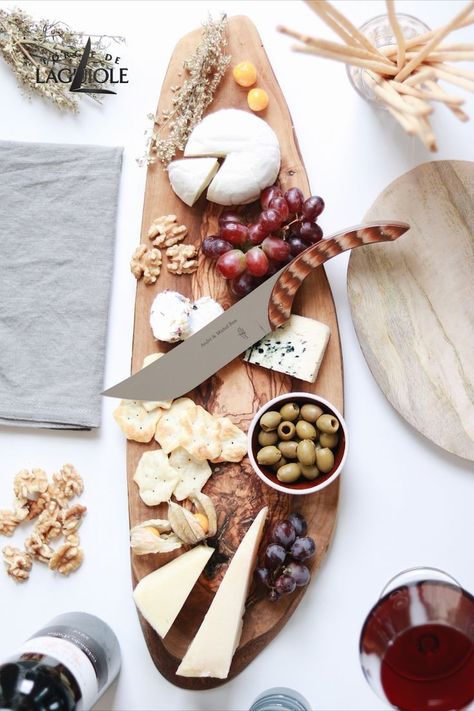 Charcuterie Small Board, Small Cheese Board Ideas, Small Cheese Platter, Elegant Cheese Platter, Cheese Board Design, Elegant Charcuterie Board, Charcuterie Board Design, Cheeseboard Platter, Elegant Charcuterie