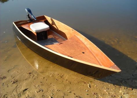 Skiff Boat, Mahogany Boat, Free Boat Plans, Small Fishing Boats, Wood Boat Plans, Plywood Boat Plans, Plywood Boat, Summer Boat, Small Sailboats