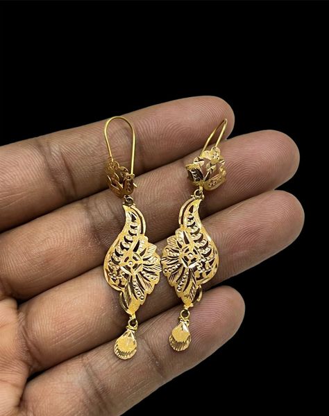 Small Gold Earrings Designs, Hanging Earrings Gold, Gold Small Hoop Earrings, Gold Hanging Earrings, Earrings Hanging, New Gold Jewellery Designs, Gold Earrings Models, Gold Jewellry, Handmade Gold Jewellery