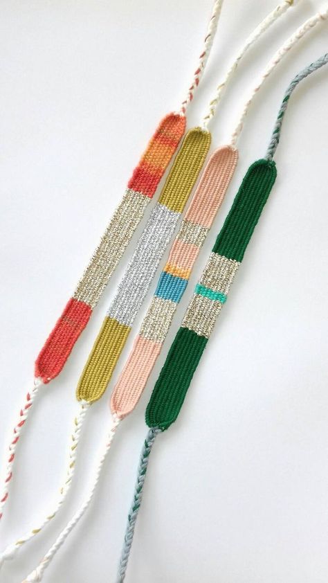 Women In Ancient Greece, Jewelry Looms, Yarn Bracelets, Fiber Art Jewelry, Boho Items, Handmade Jewelry Bracelets, Fiber Jewelry, Micro Macramé, Loom Bracelets