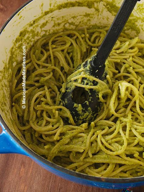 Green Chili Spaghetti, Mexican Spaghetti Recipes Sour Cream, Mexican Speggetti Recipes, Green Mexican Spaghetti, Green Spaghetti Recipe Mexican With Chicken, Poblano Spaghetti, Green Spaghetti Recipe Mexican Easy, Mexican Green Spaghetti, Green Spaghetti Recipe Mexican