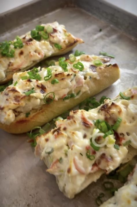 Crab Rangoon Cheese Bread, Crab Rangoon Sandwich, Crab Toast Appetizers, Imation Crab Meat Recipe, Leftover Crab Meat Recipe, Crab Toast Recipe, Crab Meat Appetizers, Lump Crab Recipes, Crab Toast