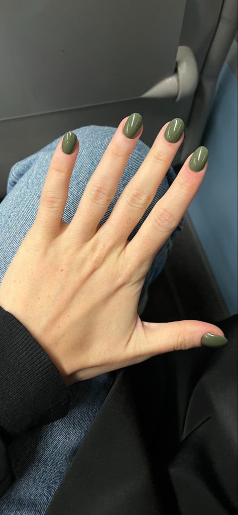 Starting point was gucci colours 😅 Green Gucci, Gucci Nails, Dark Green Nails, Green Nails, Dark Green, Gucci, Nails, Green