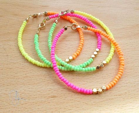 Trendy Jewelry Ideas, Stretch Beaded Bracelets Diy, Neon Jewelry, Neon Bracelets, Gold Bracelets Stacked, Beads Craft Jewelry, Bracelets Handmade Diy, Stacking Bracelets, Beaded Jewels