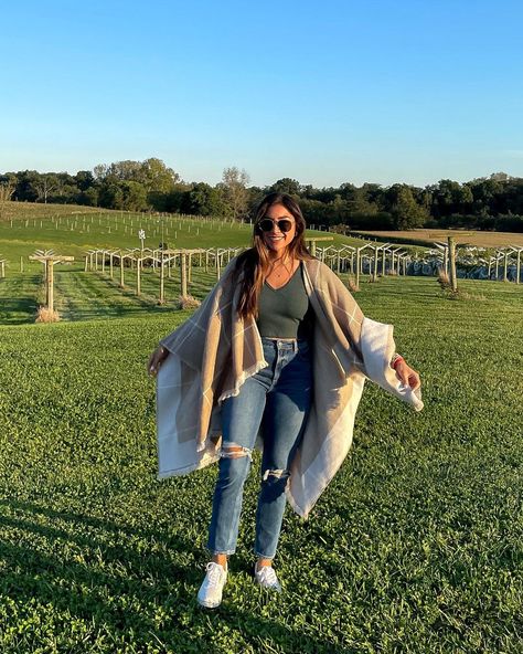 Jeanine Amapola Outfits, Jeanine Amapola, Peaceful Place, Peaceful Places, True Beauty, Ripped Jean, My Family, Sunnies, Ohio