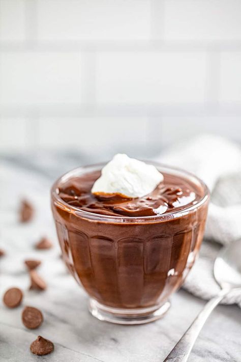 5 Ingredient Homemade Chocolate Pudding https://thestayathomechef.com/decadent-chocolate-pudding-from-scratch/ Homemade Chocolate Pudding, Stay At Home Chef, Chocolate Homemade, Pudding Shots, Homemade Pudding, Romantic Meals, Work Trip, Easy Treats, Keto Cookies