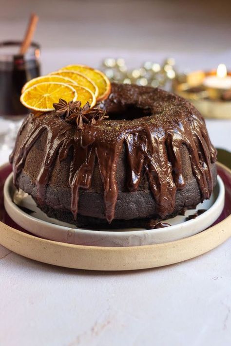 mulled wine cake Wine Cake Recipe, Wine Chocolate Cake, Christmas Cake Recipe, Wine Cookies, Mulled Wine Recipe, Wine Chocolate, Wine Cake, Christmas Cake Recipes, Brownie Cake