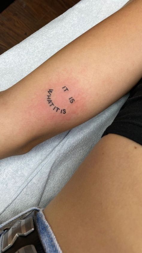 Tato Minimal, Inspiration Tattoos, Dope Tattoos For Women, Cute Tattoos For Women, Classy Tattoos, Henna Tattoos, Discreet Tattoos, Dainty Tattoos, Subtle Tattoos