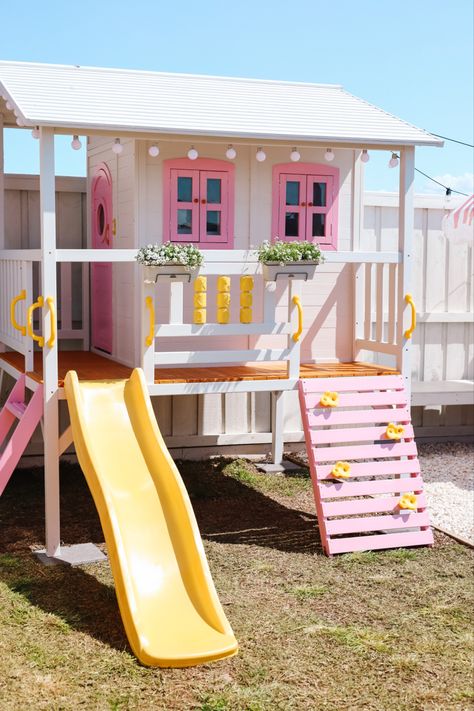 Cubby Makeover, Kids Cubby House, Playhouse Decor, Backyard Play Spaces, Kids Cubby, Kids Playhouse Outdoors, Kids Cubby Houses, Kids Cubbies, Lady Decluttered