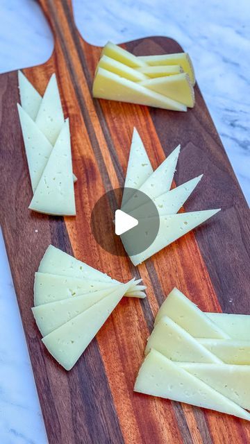 Emily Love Leserman on Instagram: "five ways to style triangle cuts of cheese⁣ ⁣ 1. the zipper⁣ 2. the braid⁣ 3. the burst⁣ 4. the fan⁣ 5. the tipsy zipper ⁣ ⁣ try one of these easy styles and tag me when you do! ⁣ ⁣ love,⁣ em" Fruit Cheese Platter Ideas, How To Cut Cheese Into Triangles, Charcuterie Board Small Easy, Charcuterie Board Set Up, Cheese Platter Ideas Easy Small, How To Cut Cheese, Cheese Tray Ideas, Cheese Platter Ideas, Cheese Platter Board