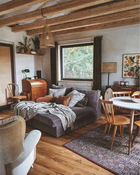 my scandinavian home: An Artist's Super Cosy & Relaxed Open-Plan Living Space Rustic Interior Design Living Room, Design Living Room Ideas, Rustic Interior Design, Monday Mood, Cabin Living, Hygge Home, Cabin Style, Studio Decor, Design Living Room