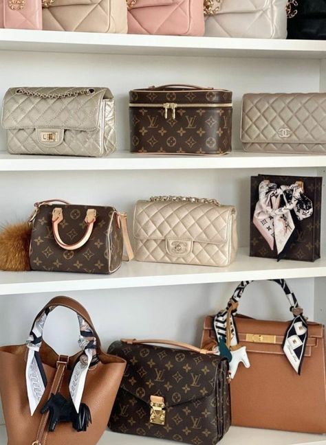 Bags Rack, Lv Tote, Bag Rack, Expensive Bag, Ladies Room, Dr Shoes, Luxury Bags Collection, Lady Bags, Cute Handbags