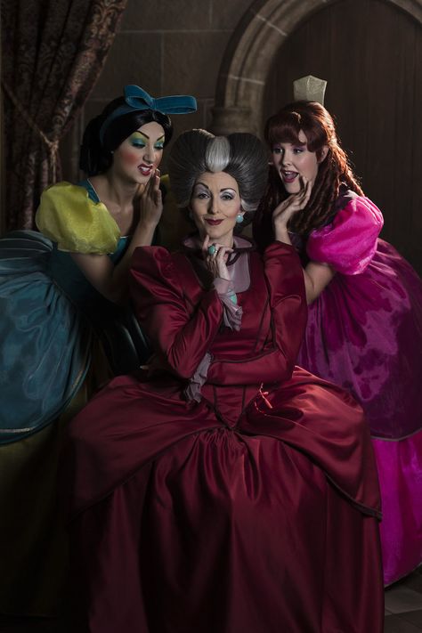 What makes this trio so sinister? Click through to learn more about these evil-doers from “Cinderella” – Lady Tremaine (Cinderella’s stepmother), and her stepsisters Anastasia and Drizella. Lady Tremaine Makeup, Evil Stepmother Costume, Evil Step Sisters Costume, Cinderella Sisters, Evil Step Sisters, Cinderella Stepmother, Cinderella Stepsisters, Disney Villain Costumes, Anime Festival