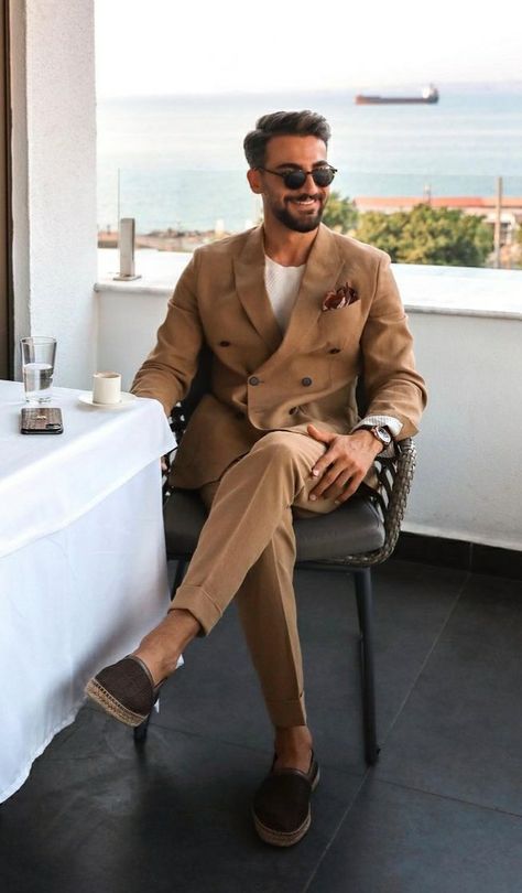 Modern Groom Attire Summer, Mens Summer Wedding Attire, Wedding Guest Outfit Men, Italy Wedding Guest Outfit, Italy Wedding Guest, Italian Mens Fashion, Classy Suits, Mens Fashion Inspiration, Dapper Men