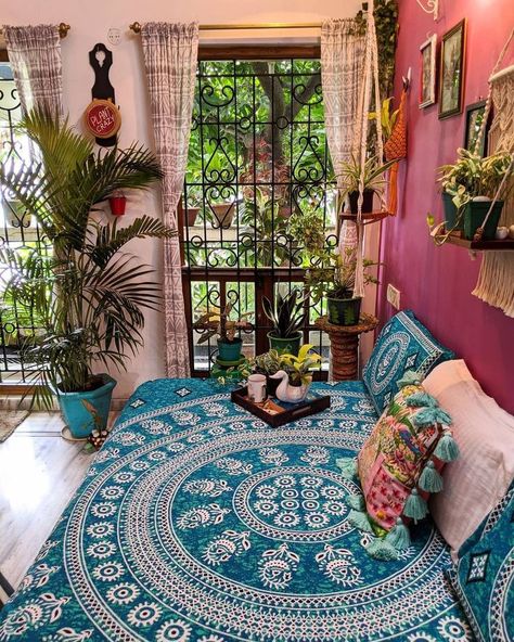 Indian Room, Colorful Room Decor, Indian Room Decor, Indian Bedroom Decor, Simple Living Room Decor, Colourful Living Room Decor, Easy Room Decor, India Home Decor, Small Couch