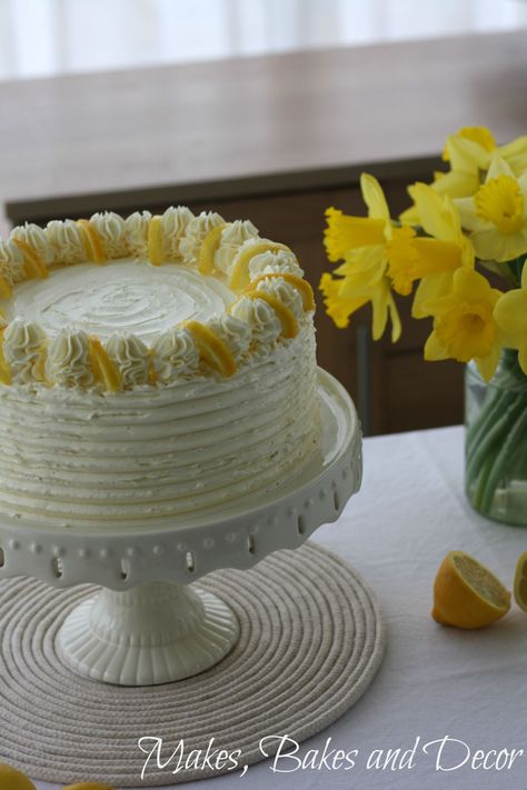 Lemon Drizzle Cake Decoration, Lizard Cake, Layer Cake Filling, Lemon Drizzle Cake, Lemon Drizzle, Drizzle Cake, Layer Cake Recipes, Banana Cake Recipe, Party Platters